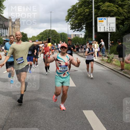 29.06.2025 - hella hamburg halbmarathon Yannick Fuchs http://msf.ph/oto/8187358 29.06.2025 10:43:42 20KM 1342, 1476, 2013, 2504, 2516, 2592, 2596, 2706, 2878, 2889, 2937, 3060, 3562, 3692, 4017, 4832, 5460, 5978, 6115, 6158, 7100, 7297, 7332, 7657, 8112, 8437, 9038, 9126, 9200, 9463, 9491, 9597, 9619, 9695, 9723, 9924, 9965, 10189, 11340, 11519, 11819, 11977, 12035, 12271, 12670, 13233, 13688, 13690, 13976, 14526, 14838, 15422, 15519, 15523, 16114, 16653, 16731, 16738, 16843, 16877, 16891, 17753, 17908, 18058, 18350, 18842, 18926, 18960, 19109 meine-sportfotos.de