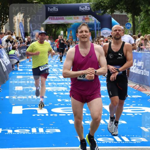 29.06.2025 - hella hamburg halbmarathon Zöllner http://msf.ph/oto/8187376 29.06.2025 10:33:46 Ziel 1396, 2228, 2746, 2836, 4246, 5193, 12595, 14975, 16755, 17191 meine-sportfotos.de
