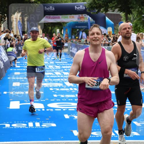 29.06.2025 - hella hamburg halbmarathon Zöllner http://msf.ph/oto/8187384 29.06.2025 10:33:46 Ziel 1396, 2228, 2746, 2836, 4246, 5193, 12595, 14975, 16755, 17191 meine-sportfotos.de