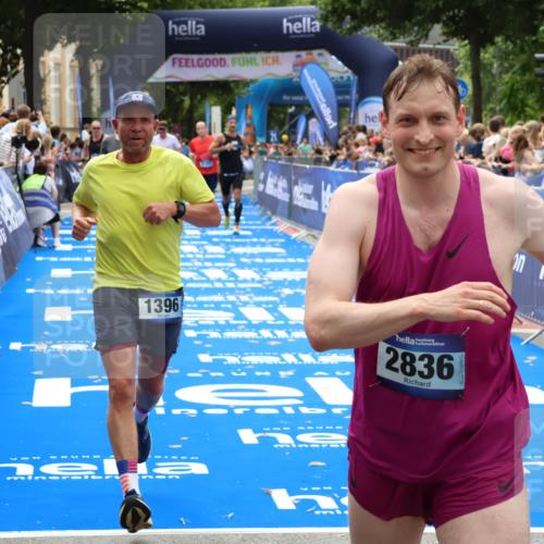 29.06.2025 - hella hamburg halbmarathon Zöllner http://msf.ph/oto/8187397 29.06.2025 10:33:47 Ziel 1396, 1743, 2228, 2243, 2746, 4246, 5193, 12595, 13771, 14310, 14466, 16755 meine-sportfotos.de