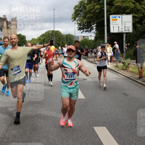29.06.2025 - hella hamburg halbmarathon Yannick Fuchs http://msf.ph/oto/8187402 29.06.2025 10:43:42 20KM 1342, 1476, 2013, 2504, 2516, 2592, 2596, 2706, 2878, 2889, 2937, 3060, 3562, 3692, 4017, 4832, 5460, 5978, 6115, 6158, 7100, 7297, 7332, 7657, 8112, 8437, 9038, 9126, 9200, 9463, 9491, 9597, 9619, 9695, 9723, 9924, 9965, 10189, 11340, 11519, 11819, 11977, 12035, 12271, 12670, 13233, 13688, 13690, 13976, 14526, 14838, 15422, 15519, 15523, 16114, 16653, 16731, 16738, 16843, 16877, 16891, 17753, 17908, 18058, 18350, 18842, 18926, 18960, 19109 meine-sportfotos.de