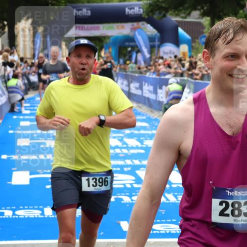 29.06.2025 - hella hamburg halbmarathon Zöllner http://msf.ph/oto/8187419 29.06.2025 10:33:47 Ziel 1396, 1743, 2228, 2243, 2746, 4246, 5193, 12595, 13771, 14310, 14466, 16755 meine-sportfotos.de