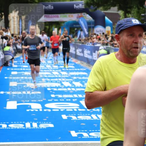 29.06.2025 - hella hamburg halbmarathon Zöllner http://msf.ph/oto/8187439 29.06.2025 10:33:48 Ziel 1743, 2228, 2243, 2746, 4246, 5193, 13771, 14310, 14466, 16243, 16755 meine-sportfotos.de