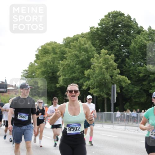 29.06.2025 - hella hamburg halbmarathon Jannik Wohlers http://msf.ph/oto/8187470 29.06.2025 10:23:39 Lombardsbrücke 1389, 1444, 3013, 3185, 3579, 4122, 4597, 4990, 4993, 5039, 5258, 5260, 5661, 5954, 7013, 7426, 7920, 8141, 8149, 8187, 8502, 8717, 9217, 9603, 11306, 11347, 11415, 14433, 14439, 15352, 15456, 17147, 17262, 17414, 17513, 17595, 18132, 18210, 18745, 18998 meine-sportfotos.de
