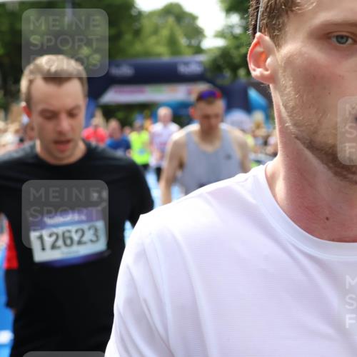 29.06.2025 - hella hamburg halbmarathon Zöllner http://msf.ph/oto/8187489 29.06.2025 10:43:41 Ziel 3116, 4318, 6903, 9114, 13421, 13996, 14201, 14210, 14484, 14690, 15328, 15932, 17912, 18449, 18775, 19229 meine-sportfotos.de
