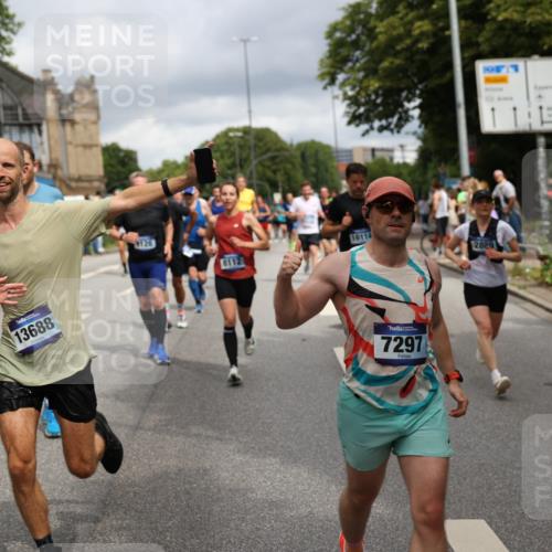 29.06.2025 - hella hamburg halbmarathon Yannick Fuchs http://msf.ph/oto/8187490 29.06.2025 10:43:42 20KM 1342, 1476, 2013, 2504, 2516, 2592, 2596, 2706, 2878, 2889, 2937, 3060, 3562, 3692, 4017, 4832, 5460, 5978, 6115, 6158, 7100, 7297, 7332, 7657, 8112, 8437, 9038, 9126, 9200, 9463, 9491, 9597, 9619, 9695, 9723, 9924, 9965, 10189, 11340, 11519, 11819, 11977, 12035, 12271, 12670, 13233, 13688, 13690, 13976, 14526, 14838, 15422, 15519, 15523, 16114, 16653, 16731, 16738, 16843, 16877, 16891, 17753, 17908, 18058, 18350, 18842, 18926, 18960, 19109 meine-sportfotos.de
