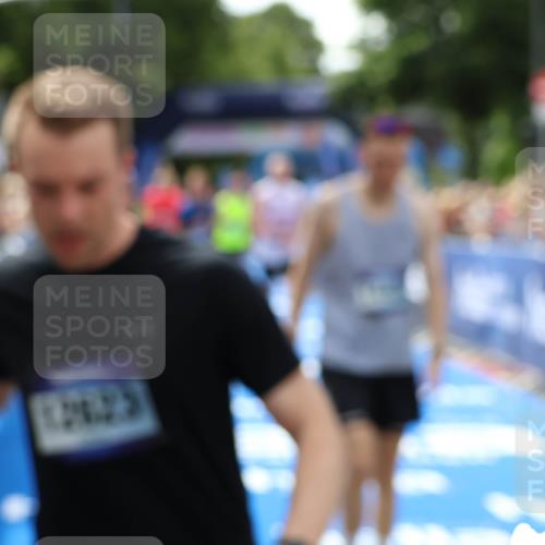 29.06.2025 - hella hamburg halbmarathon Zöllner http://msf.ph/oto/8187498 29.06.2025 10:43:41 Ziel 3116, 4318, 6903, 9114, 13421, 13996, 14201, 14210, 14484, 14690, 15328, 15932, 17912, 18449, 18775, 19229 meine-sportfotos.de