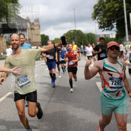 29.06.2025 - hella hamburg halbmarathon Yannick Fuchs http://msf.ph/oto/8187500 29.06.2025 10:43:42 20KM 1342, 1476, 2013, 2504, 2516, 2592, 2596, 2706, 2878, 2889, 2937, 3060, 3562, 3692, 4017, 4832, 5460, 5978, 6115, 6158, 7100, 7297, 7332, 7657, 8112, 8437, 9038, 9126, 9200, 9463, 9491, 9597, 9619, 9695, 9723, 9924, 9965, 10189, 11340, 11519, 11819, 11977, 12035, 12271, 12670, 13233, 13688, 13690, 13976, 14526, 14838, 15422, 15519, 15523, 16114, 16653, 16731, 16738, 16843, 16877, 16891, 17753, 17908, 18058, 18350, 18842, 18926, 18960, 19109 meine-sportfotos.de