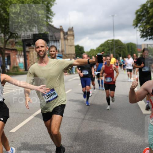 29.06.2025 - hella hamburg halbmarathon Yannick Fuchs http://msf.ph/oto/8187518 29.06.2025 10:43:42 20KM 1342, 1476, 2013, 2504, 2516, 2592, 2596, 2706, 2878, 2889, 2937, 3060, 3562, 3692, 4017, 4832, 5460, 5978, 6115, 6158, 7100, 7297, 7332, 7657, 8112, 8437, 9038, 9126, 9200, 9463, 9491, 9597, 9619, 9695, 9723, 9924, 9965, 10189, 11340, 11519, 11819, 11977, 12035, 12271, 12670, 13233, 13688, 13690, 13976, 14526, 14838, 15422, 15519, 15523, 16114, 16653, 16731, 16738, 16843, 16877, 16891, 17753, 17908, 18058, 18350, 18842, 18926, 18960, 19109 meine-sportfotos.de