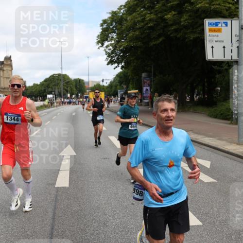 29.06.2025 - hella hamburg halbmarathon Yannick Fuchs http://msf.ph/oto/8187534 29.06.2025 10:30:11 20KM 57, 1344, 1889, 4050, 4740, 4944, 5269, 5554, 6704, 7466, 10771, 11559, 11898, 12044, 12751, 13798, 14841, 15390, 15415, 15701, 15931, 15959, 16123, 16177, 16695, 17022, 17826, 18183, 18237, 18259 meine-sportfotos.de