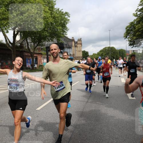 29.06.2025 - hella hamburg halbmarathon Yannick Fuchs http://msf.ph/oto/8187536 29.06.2025 10:43:43 20KM 1342, 1476, 2013, 2504, 2516, 2592, 2596, 2706, 2878, 2889, 2937, 3060, 3543, 3562, 3692, 4017, 4832, 5460, 5978, 6115, 6158, 7100, 7297, 7332, 7657, 8112, 8437, 9038, 9126, 9200, 9463, 9491, 9597, 9619, 9695, 9723, 9924, 9965, 10189, 11339, 11340, 11519, 11819, 11977, 12035, 12271, 12670, 13159, 13233, 13688, 13690, 13976, 14526, 14838, 15519, 15523, 16114, 16653, 16731, 16738, 16843, 16877, 16891, 17001, 17753, 17908, 18058, 18350, 18842, 18926, 18960, 19109 meine-sportfotos.de