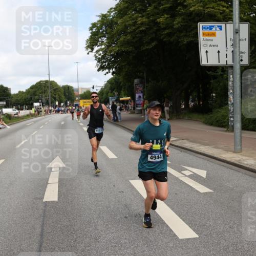 29.06.2025 - hella hamburg halbmarathon Yannick Fuchs http://msf.ph/oto/8187553 29.06.2025 10:30:11 20KM 57, 1344, 1889, 4050, 4740, 4944, 5269, 5554, 6704, 7466, 10771, 11559, 11898, 12044, 12751, 13798, 14841, 15390, 15415, 15701, 15931, 15959, 16123, 16177, 16695, 17022, 17826, 18183, 18237, 18259 meine-sportfotos.de