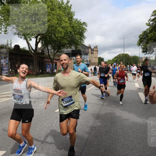 29.06.2025 - hella hamburg halbmarathon Yannick Fuchs http://msf.ph/oto/8187589 29.06.2025 10:43:43 20KM 1342, 1476, 2013, 2504, 2516, 2592, 2596, 2706, 2878, 2889, 2937, 3060, 3543, 3562, 3692, 4017, 4832, 5460, 5978, 6115, 6158, 7100, 7297, 7332, 7657, 8112, 8437, 9038, 9126, 9200, 9463, 9491, 9597, 9619, 9695, 9723, 9924, 9965, 10189, 11339, 11340, 11519, 11819, 11977, 12035, 12271, 12670, 13159, 13233, 13688, 13690, 13976, 14526, 14838, 15519, 15523, 16114, 16653, 16731, 16738, 16843, 16877, 16891, 17001, 17753, 17908, 18058, 18350, 18842, 18926, 18960, 19109 meine-sportfotos.de