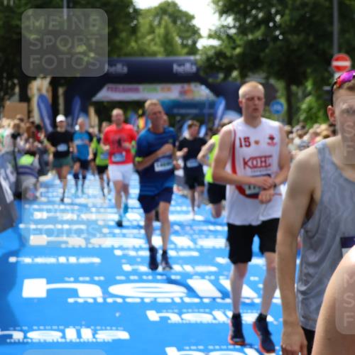 29.06.2025 - hella hamburg halbmarathon Zöllner http://msf.ph/oto/8187598 29.06.2025 10:43:44 Ziel 1976, 3116, 4318, 6903, 6991, 9114, 9159, 13421, 13996, 14201, 14210, 14690, 15328, 15932, 16105, 17912, 18449, 19090 meine-sportfotos.de