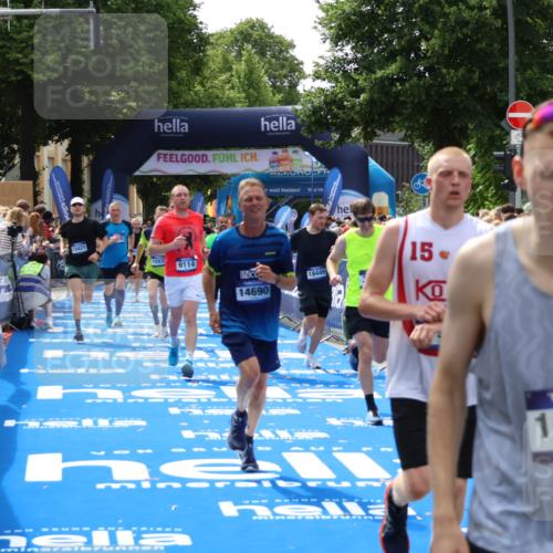 29.06.2025 - hella hamburg halbmarathon Zöllner http://msf.ph/oto/8187641 29.06.2025 10:43:44 Ziel 1976, 3116, 4318, 6903, 6991, 9114, 9159, 13421, 13996, 14201, 14210, 14690, 15328, 15932, 16105, 17912, 18449, 19090 meine-sportfotos.de