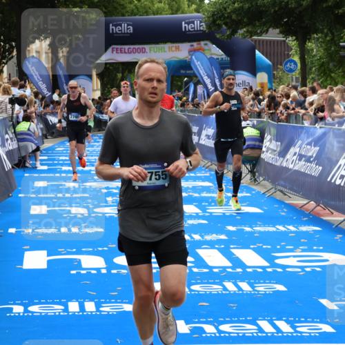 29.06.2025 - hella hamburg halbmarathon Zöllner http://msf.ph/oto/8187656 29.06.2025 10:33:50 Ziel 1743, 2228, 2243, 2746, 4246, 5193, 13771, 14310, 14466, 16243, 16755 meine-sportfotos.de