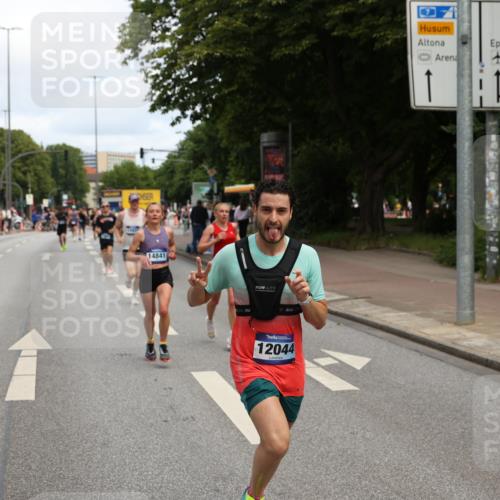 29.06.2025 - hella hamburg halbmarathon Yannick Fuchs http://msf.ph/oto/8187692 29.06.2025 10:30:20 20KM 1344, 1889, 3843, 4050, 4062, 4944, 6032, 10384, 10877, 12044, 12462, 12514, 13252, 13798, 14789, 14841, 15415, 15701, 15931, 15959, 16123, 18237, 18259, 18841 meine-sportfotos.de