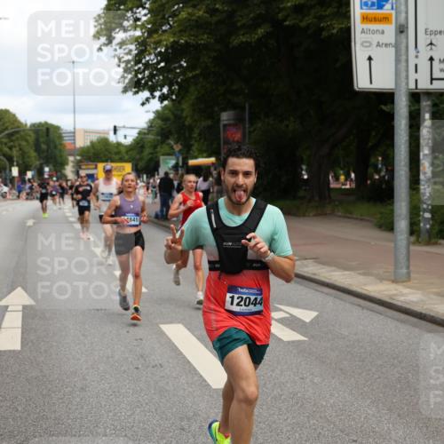 29.06.2025 - hella hamburg halbmarathon Yannick Fuchs http://msf.ph/oto/8187700 29.06.2025 10:30:20 20KM 1344, 1889, 3843, 4050, 4062, 4944, 6032, 10384, 10877, 12044, 12462, 12514, 13252, 13798, 14789, 14841, 15415, 15701, 15931, 15959, 16123, 18237, 18259, 18841 meine-sportfotos.de