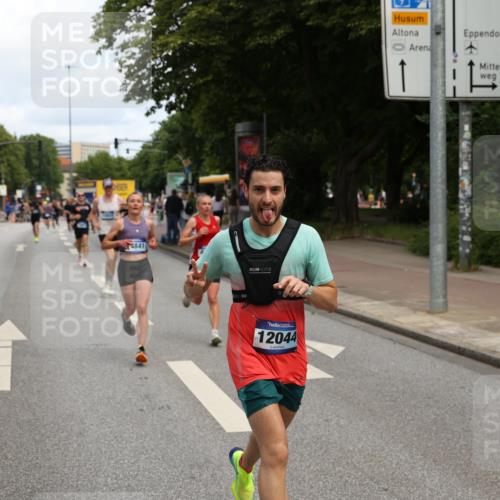 29.06.2025 - hella hamburg halbmarathon Yannick Fuchs http://msf.ph/oto/8187706 29.06.2025 10:30:20 20KM 1344, 1889, 3843, 4050, 4062, 4944, 6032, 10384, 10877, 12044, 12462, 12514, 13252, 13798, 14789, 14841, 15415, 15701, 15931, 15959, 16123, 18237, 18259, 18841 meine-sportfotos.de