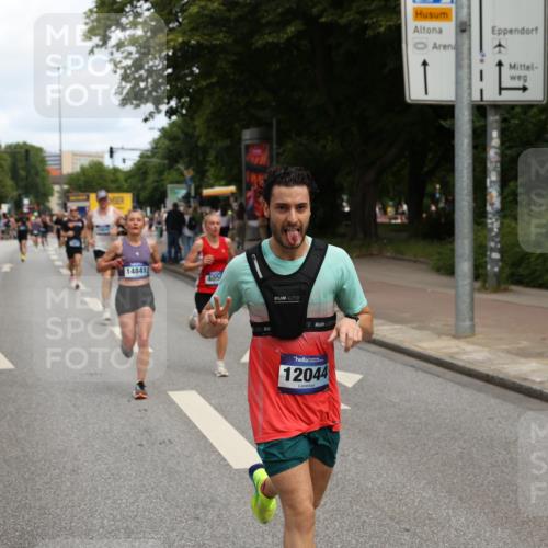 29.06.2025 - hella hamburg halbmarathon Yannick Fuchs http://msf.ph/oto/8187713 29.06.2025 10:30:20 20KM 1344, 1889, 3843, 4050, 4062, 4944, 6032, 10384, 10877, 12044, 12462, 12514, 13252, 13798, 14789, 14841, 15415, 15701, 15931, 15959, 16123, 18237, 18259, 18841 meine-sportfotos.de