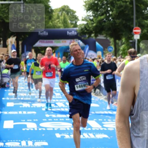 29.06.2025 - hella hamburg halbmarathon Zöllner http://msf.ph/oto/8187725 29.06.2025 10:43:45 Ziel 1976, 3116, 4318, 6903, 6991, 9114, 9159, 11153, 11848, 13421, 14201, 14210, 14690, 15328, 15932, 16105, 17912, 18449, 19090 meine-sportfotos.de