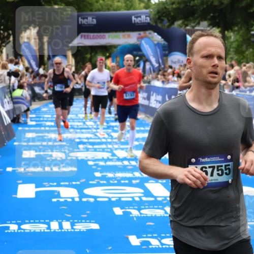 29.06.2025 - hella hamburg halbmarathon Zöllner http://msf.ph/oto/8187749 29.06.2025 10:33:51 Ziel 1743, 2228, 2243, 2746, 4246, 5193, 10865, 13771, 14310, 14466, 16243 meine-sportfotos.de