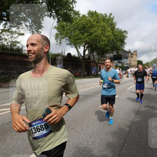 29.06.2025 - hella hamburg halbmarathon Yannick Fuchs http://msf.ph/oto/8187806 29.06.2025 10:43:43 20KM 1342, 1476, 2013, 2504, 2516, 2592, 2596, 2706, 2878, 2889, 2937, 3060, 3543, 3562, 3692, 4017, 4832, 5460, 5978, 6115, 6158, 7100, 7297, 7332, 7657, 8112, 8437, 9038, 9126, 9200, 9463, 9491, 9597, 9619, 9695, 9723, 9924, 9965, 10189, 11339, 11340, 11519, 11819, 11977, 12035, 12271, 12670, 13159, 13233, 13688, 13690, 13976, 14526, 14838, 15519, 15523, 16114, 16653, 16731, 16738, 16843, 16877, 16891, 17001, 17753, 17908, 18058, 18350, 18842, 18926, 18960, 19109 meine-sportfotos.de