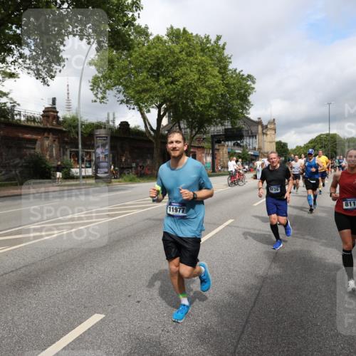 29.06.2025 - hella hamburg halbmarathon Yannick Fuchs http://msf.ph/oto/8187821 29.06.2025 10:43:43 20KM 1342, 1476, 2013, 2504, 2516, 2592, 2596, 2706, 2878, 2889, 2937, 3060, 3543, 3562, 3692, 4017, 4832, 5460, 5978, 6115, 6158, 7100, 7297, 7332, 7657, 8112, 8437, 9038, 9126, 9200, 9463, 9491, 9597, 9619, 9695, 9723, 9924, 9965, 10189, 11339, 11340, 11519, 11819, 11977, 12035, 12271, 12670, 13159, 13233, 13688, 13690, 13976, 14526, 14838, 15519, 15523, 16114, 16653, 16731, 16738, 16843, 16877, 16891, 17001, 17753, 17908, 18058, 18350, 18842, 18926, 18960, 19109 meine-sportfotos.de