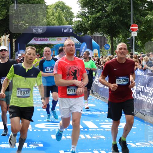 29.06.2025 - hella hamburg halbmarathon Zöllner http://msf.ph/oto/8187855 29.06.2025 10:43:47 Ziel 1976, 4318, 6903, 6991, 7185, 9114, 9159, 11153, 11778, 11848, 13421, 14201, 14210, 15328, 15512, 15932, 16062, 16105, 18449, 19090 meine-sportfotos.de