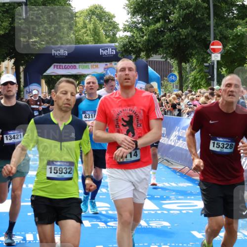 29.06.2025 - hella hamburg halbmarathon Zöllner http://msf.ph/oto/8187896 29.06.2025 10:43:47 Ziel 1976, 4318, 6903, 6991, 7185, 9114, 9159, 11153, 11778, 11848, 13421, 14201, 14210, 15328, 15512, 15932, 16062, 16105, 18449, 19090 meine-sportfotos.de