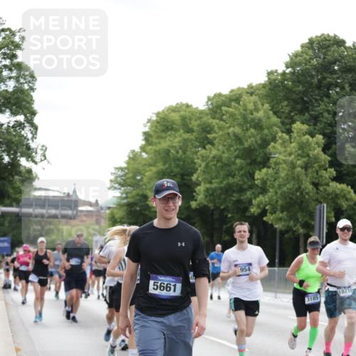 29.06.2025 - hella hamburg halbmarathon Jannik Wohlers http://msf.ph/oto/8187943 29.06.2025 10:23:41 Lombardsbrücke 1005, 1009, 1389, 1444, 3013, 3185, 3285, 3579, 4122, 4597, 4684, 4993, 5039, 5258, 5260, 5661, 5954, 7013, 7426, 7920, 8141, 8149, 8187, 8502, 8717, 9217, 9603, 11306, 11347, 11415, 14433, 14439, 15352, 15456, 17147, 17262, 17414, 17513, 17559, 17560, 17595, 18109, 18132, 18210, 18745, 18998 meine-sportfotos.de