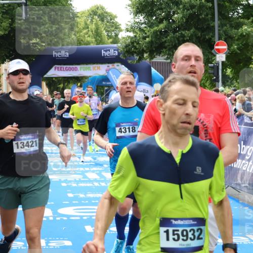29.06.2025 - hella hamburg halbmarathon Zöllner http://msf.ph/oto/8187955 29.06.2025 10:43:48 Ziel 1976, 3437, 4318, 6903, 6991, 7185, 9114, 9159, 9374, 11153, 11778, 11848, 13421, 13897, 14201, 14210, 15328, 15512, 15932, 16062, 16105, 18650, 19090 meine-sportfotos.de