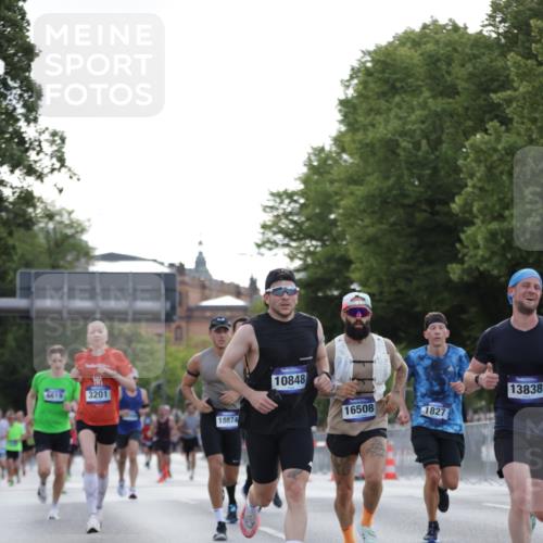 29.06.2025 - hella hamburg halbmarathon Jannik Wohlers http://msf.ph/oto/8187968 29.06.2025 09:44:27 Lombardsbrücke 1827, 2021, 3201, 3845, 4678, 5269, 5367, 6619, 8473, 8731, 10156, 10848, 12287, 12337, 13838, 13956, 14164, 15268, 15583, 16377, 16508, 16736, 18567, 18874 meine-sportfotos.de