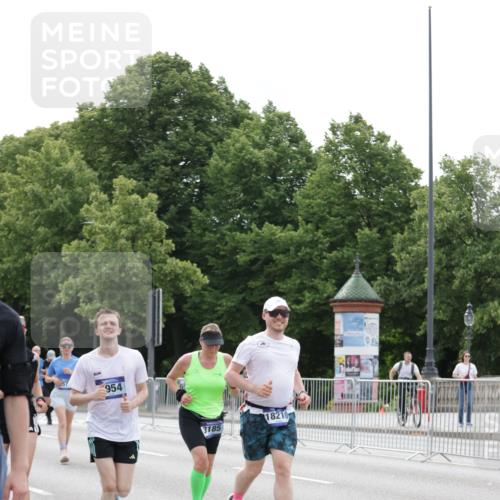 29.06.2025 - hella hamburg halbmarathon Jannik Wohlers http://msf.ph/oto/8188032 29.06.2025 10:23:42 Lombardsbrücke 1005, 1009, 1389, 1444, 3013, 3185, 3285, 3579, 4597, 4684, 4993, 5039, 5258, 5260, 5661, 5954, 7013, 7426, 7920, 8141, 8187, 8502, 8717, 9217, 9603, 11306, 11347, 11415, 14433, 14439, 15352, 15456, 16345, 17147, 17262, 17414, 17559, 17560, 17595, 18109, 18132, 18210 meine-sportfotos.de