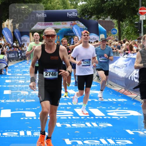 29.06.2025 - hella hamburg halbmarathon Zöllner http://msf.ph/oto/8188127 29.06.2025 10:33:54 Ziel 1743, 2228, 2243, 2746, 10865, 13771, 14310, 14466, 15500, 16243 meine-sportfotos.de