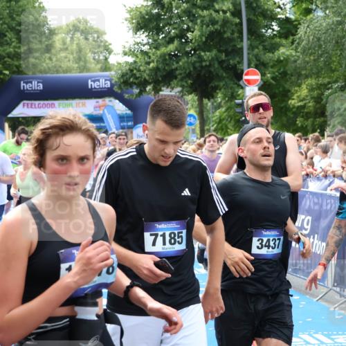29.06.2025 - hella hamburg halbmarathon Zöllner http://msf.ph/oto/8188139 29.06.2025 10:43:57 Ziel 3437, 3697, 3907, 5624, 5692, 8063, 8145, 8900, 9043, 9374, 10493, 10596, 11809, 12438, 12966, 13897, 14861, 16549, 17376, 17403, 18650, 18678 meine-sportfotos.de