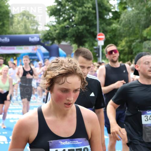 29.06.2025 - hella hamburg halbmarathon Zöllner http://msf.ph/oto/8188150 29.06.2025 10:43:57 Ziel 3437, 3697, 3907, 5624, 5692, 8063, 8145, 8900, 9043, 9374, 10493, 10596, 11809, 12438, 12966, 13897, 14861, 16549, 17376, 17403, 18650, 18678 meine-sportfotos.de