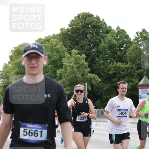 29.06.2025 - hella hamburg halbmarathon Jannik Wohlers http://msf.ph/oto/8188164 29.06.2025 10:23:43 Lombardsbrücke 1005, 1009, 1389, 1444, 3013, 3185, 3285, 3579, 4597, 4684, 4993, 5039, 5258, 5260, 5661, 5954, 7013, 7426, 7920, 8141, 8187, 8502, 8717, 9217, 11306, 11347, 11415, 14433, 14439, 14824, 15352, 15456, 16345, 16861, 17147, 17262, 17414, 17559, 17560, 17595, 18109, 18132, 18210 meine-sportfotos.de