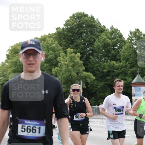 29.06.2025 - hella hamburg halbmarathon Jannik Wohlers http://msf.ph/oto/8188215 29.06.2025 10:23:43 Lombardsbrücke 1005, 1009, 1389, 1444, 3013, 3185, 3285, 3579, 4597, 4684, 4993, 5039, 5258, 5260, 5661, 5954, 7013, 7426, 7920, 8141, 8187, 8502, 8717, 9217, 11306, 11347, 11415, 14433, 14439, 14824, 15352, 15456, 16345, 16861, 17147, 17262, 17414, 17559, 17560, 17595, 18109, 18132, 18210 meine-sportfotos.de