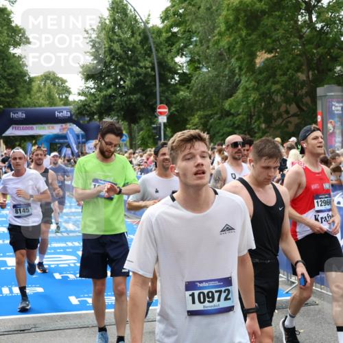 29.06.2025 - hella hamburg halbmarathon Zöllner http://msf.ph/oto/8188234 29.06.2025 10:44:01 Ziel 1558, 3907, 4981, 6705, 8063, 8145, 8900, 9081, 10493, 10596, 11809, 12438, 12966, 15383, 16549, 17376, 17403, 17516, 18678 meine-sportfotos.de