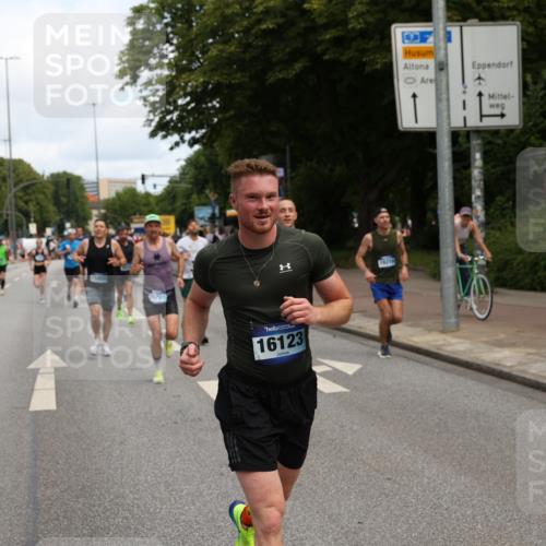 29.06.2025 - hella hamburg halbmarathon Yannick Fuchs http://msf.ph/oto/8188247 29.06.2025 10:30:30 20KM 1889, 3843, 4062, 6032, 10384, 10477, 10877, 12462, 12514, 13252, 13343, 13419, 13798, 14789, 14875, 15161, 15415, 15701, 15931, 15959, 16119, 16123, 17612, 18259, 18841 meine-sportfotos.de