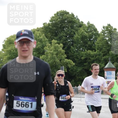 29.06.2025 - hella hamburg halbmarathon Jannik Wohlers http://msf.ph/oto/8188260 29.06.2025 10:23:43 Lombardsbrücke 1005, 1009, 1389, 1444, 3013, 3185, 3285, 3579, 4597, 4684, 4993, 5039, 5258, 5260, 5661, 5954, 7013, 7426, 7920, 8141, 8187, 8502, 8717, 9217, 11306, 11347, 11415, 14433, 14439, 14824, 15352, 15456, 16345, 16861, 17147, 17262, 17414, 17559, 17560, 17595, 18109, 18132, 18210 meine-sportfotos.de