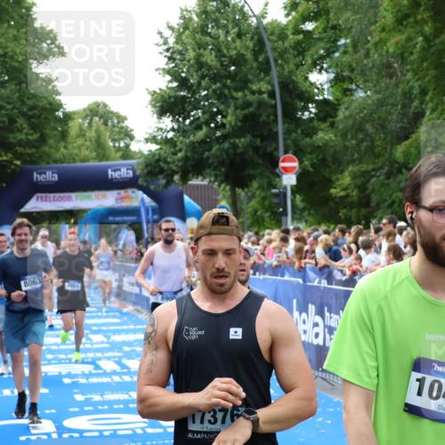 29.06.2025 - hella hamburg halbmarathon Zöllner http://msf.ph/oto/8188351 29.06.2025 10:44:04 Ziel 1558, 2816, 4981, 6705, 8063, 8900, 9081, 10596, 11346, 12438, 13123, 15383, 16697, 17516, 17977, 18004 meine-sportfotos.de