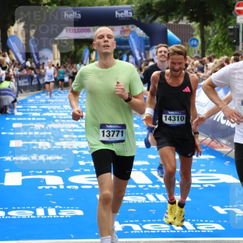 29.06.2025 - hella hamburg halbmarathon Zöllner http://msf.ph/oto/8188353 29.06.2025 10:33:56 Ziel 1743, 2243, 10865, 13771, 14310, 14466, 15500, 16243 meine-sportfotos.de