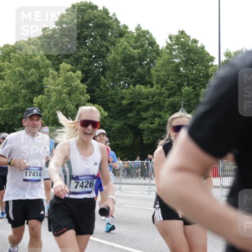 29.06.2025 - hella hamburg halbmarathon Jannik Wohlers http://msf.ph/oto/8188357 29.06.2025 10:23:44 Lombardsbrücke 1005, 1009, 1389, 1444, 3013, 3185, 3285, 3579, 4597, 4684, 4993, 5039, 5258, 5260, 5661, 5954, 7013, 7426, 7920, 8141, 8187, 8502, 8717, 9217, 11306, 11347, 11415, 12210, 14433, 14439, 14824, 15352, 15456, 16345, 16861, 17147, 17262, 17414, 17559, 17560, 17595, 18109, 18132, 18210 meine-sportfotos.de