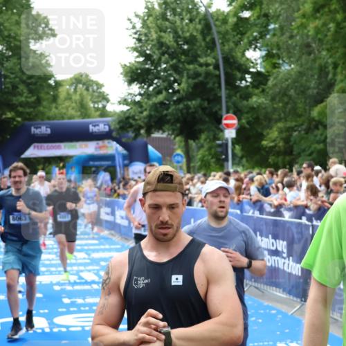 29.06.2025 - hella hamburg halbmarathon Zöllner http://msf.ph/oto/8188370 29.06.2025 10:44:04 Ziel 1558, 2816, 4981, 6705, 8063, 8900, 9081, 10596, 11346, 12438, 13123, 15383, 16697, 17516, 17977, 18004 meine-sportfotos.de