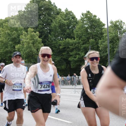 29.06.2025 - hella hamburg halbmarathon Jannik Wohlers http://msf.ph/oto/8188407 29.06.2025 10:23:44 Lombardsbrücke 1005, 1009, 1389, 1444, 3013, 3185, 3285, 3579, 4597, 4684, 4993, 5039, 5258, 5260, 5661, 5954, 7013, 7426, 7920, 8141, 8187, 8502, 8717, 9217, 11306, 11347, 11415, 12210, 14433, 14439, 14824, 15352, 15456, 16345, 16861, 17147, 17262, 17414, 17559, 17560, 17595, 18109, 18132, 18210 meine-sportfotos.de