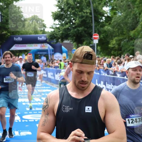 29.06.2025 - hella hamburg halbmarathon Zöllner http://msf.ph/oto/8188426 29.06.2025 10:44:05 Ziel 1391, 1558, 2816, 4981, 6705, 8063, 8900, 9081, 10596, 11346, 13123, 15383, 16506, 16697, 17516, 17977, 18004 meine-sportfotos.de