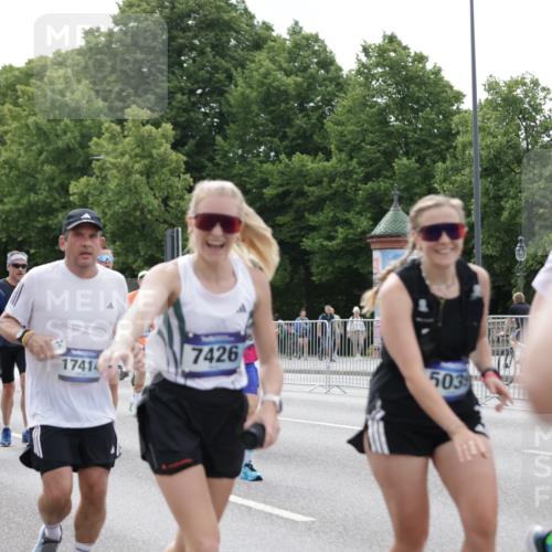 29.06.2025 - hella hamburg halbmarathon Jannik Wohlers http://msf.ph/oto/8188456 29.06.2025 10:23:44 Lombardsbrücke 1005, 1009, 1389, 1444, 3013, 3185, 3285, 3579, 4597, 4684, 4993, 5039, 5258, 5260, 5661, 5954, 7013, 7426, 7920, 8141, 8187, 8502, 8717, 9217, 11306, 11347, 11415, 12210, 14433, 14439, 14824, 15352, 15456, 16345, 16861, 17147, 17262, 17414, 17559, 17560, 17595, 18109, 18132, 18210 meine-sportfotos.de
