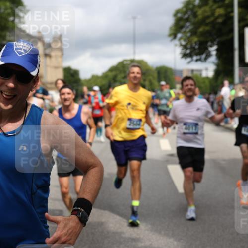 29.06.2025 - hella hamburg halbmarathon Yannick Fuchs http://msf.ph/oto/8188486 29.06.2025 10:43:46 20KM 2013, 2504, 2516, 2592, 2706, 2878, 2889, 2937, 3060, 3543, 3562, 3692, 4017, 4832, 5460, 5978, 6115, 6158, 7100, 7297, 7332, 7657, 8112, 8437, 8454, 8813, 9038, 9126, 9200, 9463, 9491, 9597, 9619, 9695, 9723, 9924, 9965, 10189, 11339, 11340, 11519, 11819, 11977, 12035, 12271, 12670, 13159, 13233, 13688, 13690, 13976, 14526, 14838, 15519, 15523, 15966, 16114, 16653, 16731, 16738, 16843, 16877, 16891, 17001, 17753, 17908, 18058, 18350, 18842, 18926, 18960, 19109 meine-sportfotos.de